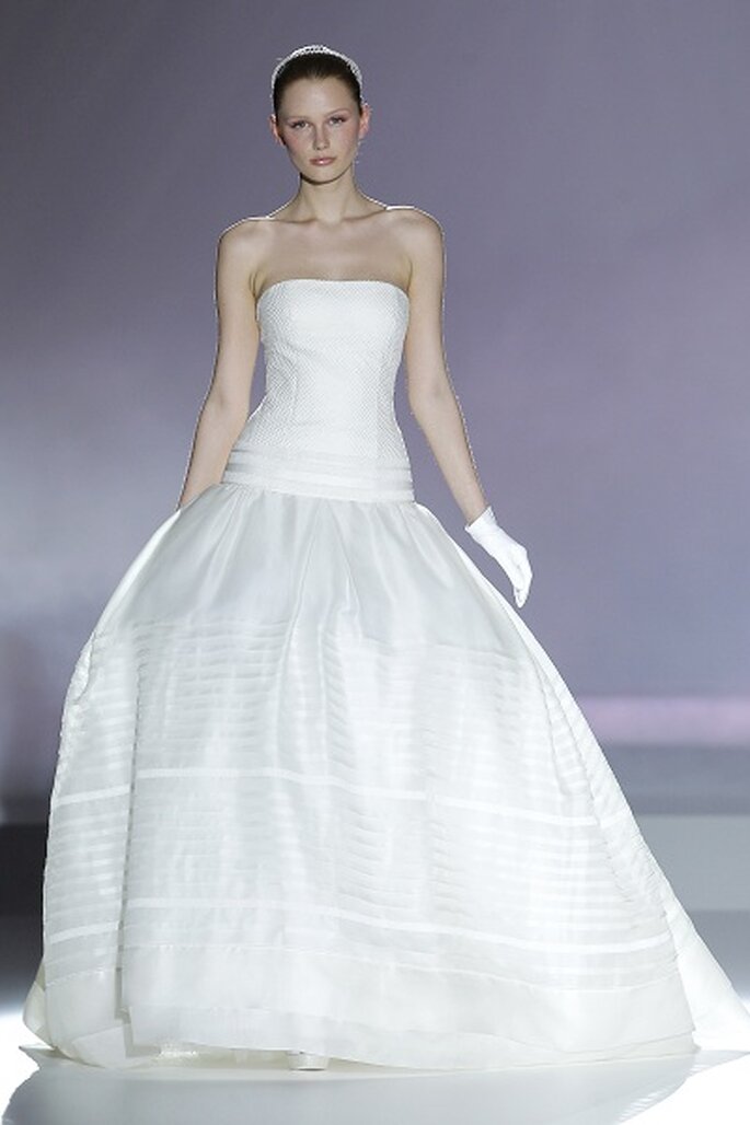 Foto: Ugo Camera / BARCELONA BRIDAL WEEK
<a href="http://zankyou.9nl.de/k3g6">Descubra a nova colecção 2015 de Rosa Clará</a>