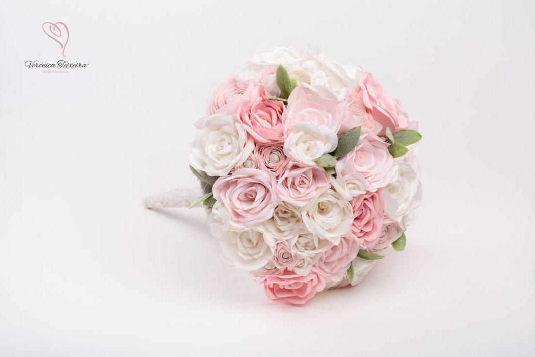 <a href="https://www.zankyou.pt/f/veronica-teixeira-bridal-bouquets-387861" target="_blank">Verónica Teixeira - Bridal Bouquets</a>