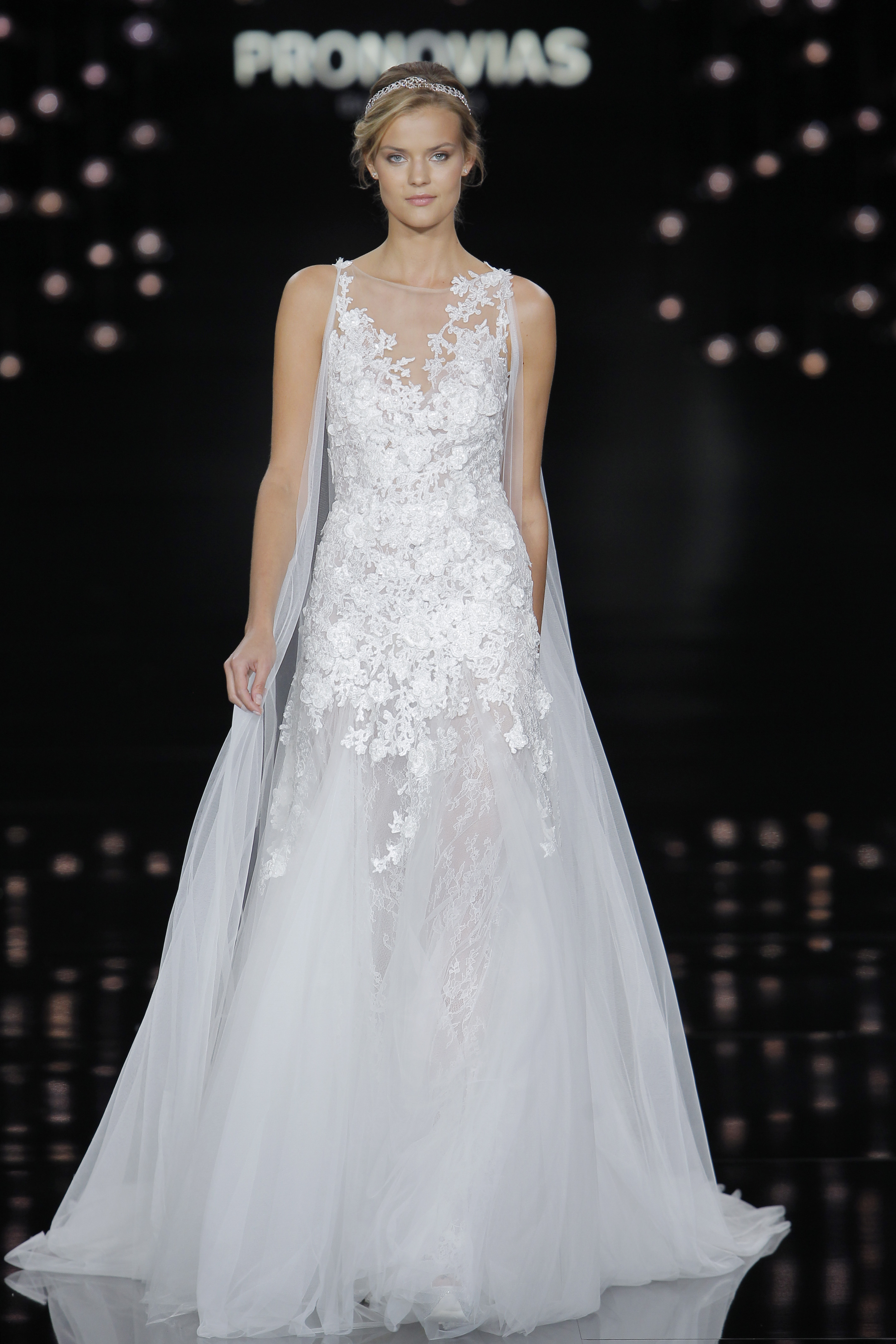 Credits: Barcelona Bridal Fashion Week
<a href="http://zankyou.9nl.de/n3ig" target="_blank"> Faça a sua marcação para experimentar este vestido! </a>