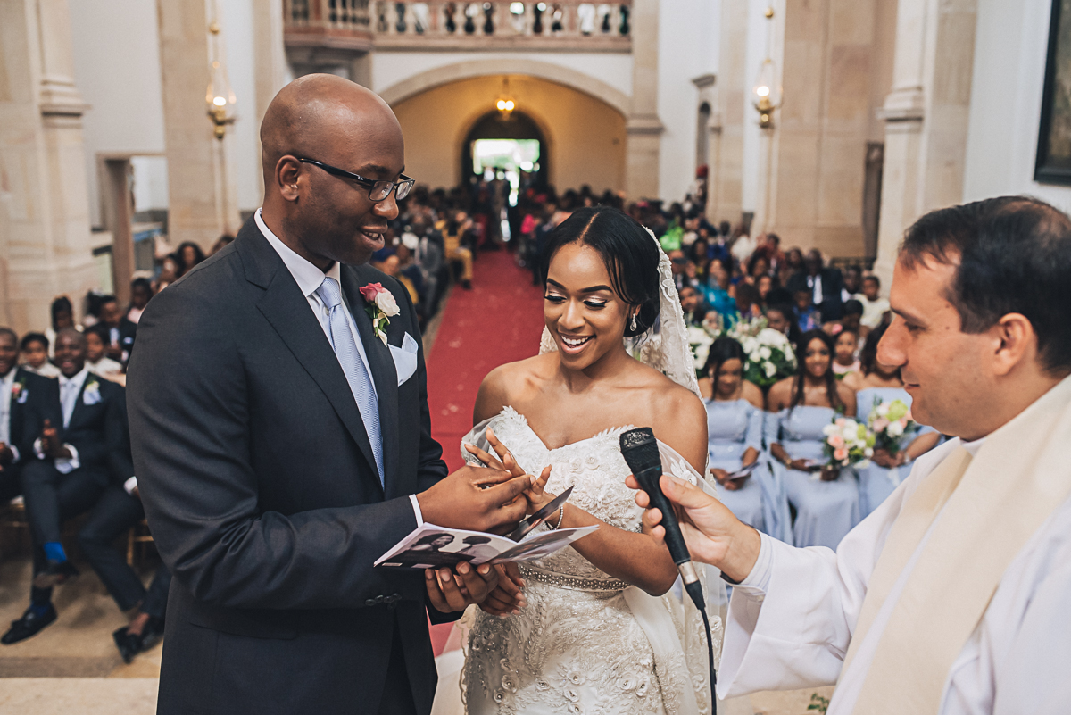 como escolher padre casamento católico