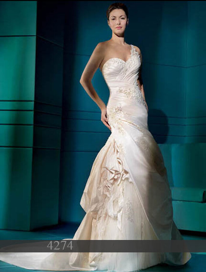 Robe de mariée Demetrios 2011 : Taffetas - bretelle unique