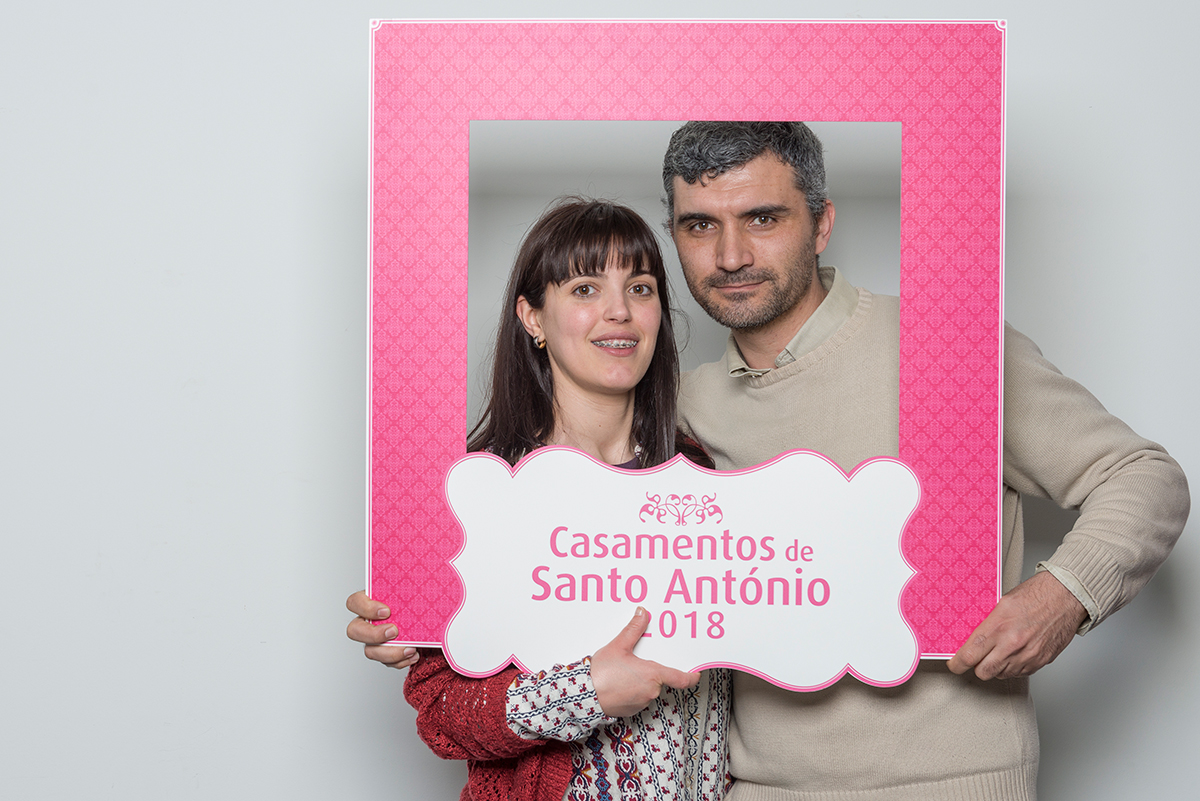 <p><b>Susana Gomes &amp; Pedro Amorim</b><p> Marvila<p>A Susana tem 36 anos e é Técnica de Personalização; o Pedro tem 35 anos e é Assistente Técnico Vão ter um casamento católico.<p>Enquanto casal, dizem-nos que "são como uma ilha".