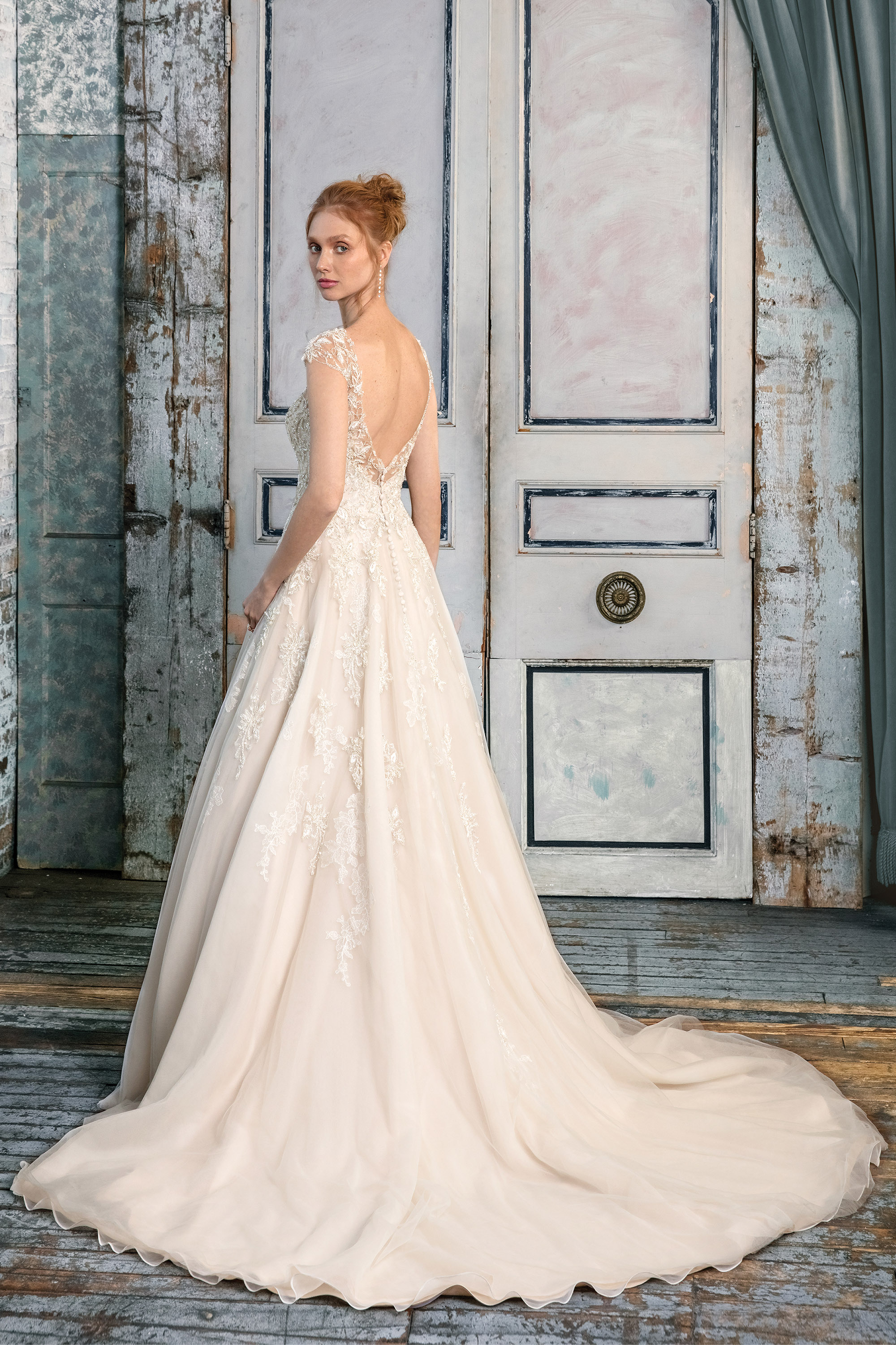 Style 99009. Credits: Justin Alexander Signature.