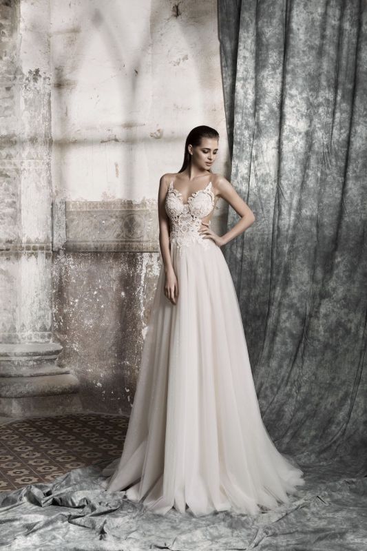 <a href="http://zankyou.9nl.de/7p1y" target="_blank"> Maxima Bridal </a>