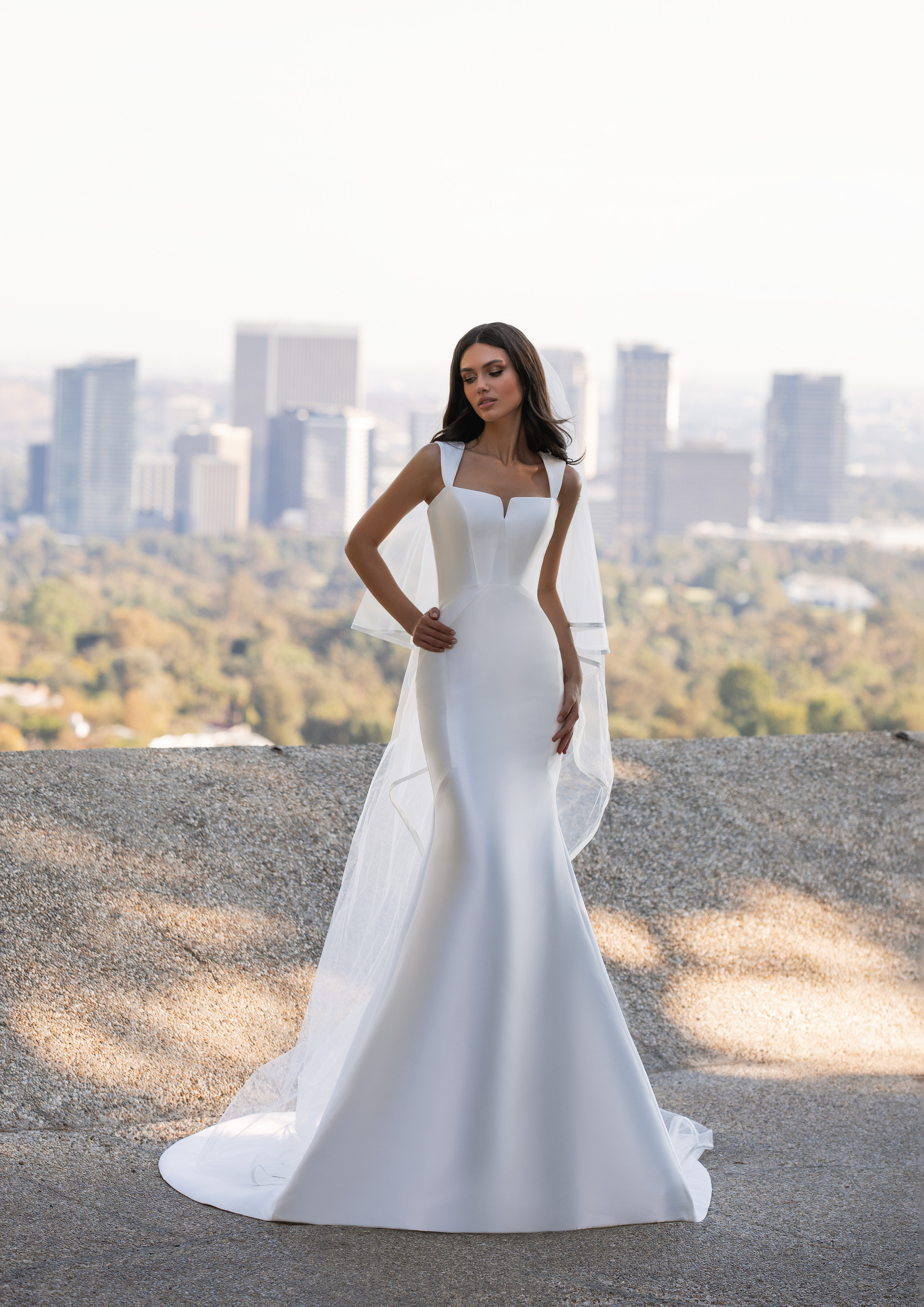 Vestido de noiva modelo Hutton da coleção Pronovias 2021 Cruise Collection