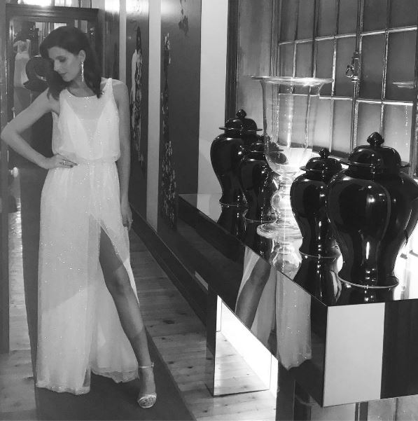 Foto via Instagram de Ana Patrícia de Carvalho | Vestido: Gio Rodrigues | Jóias: Swarovski