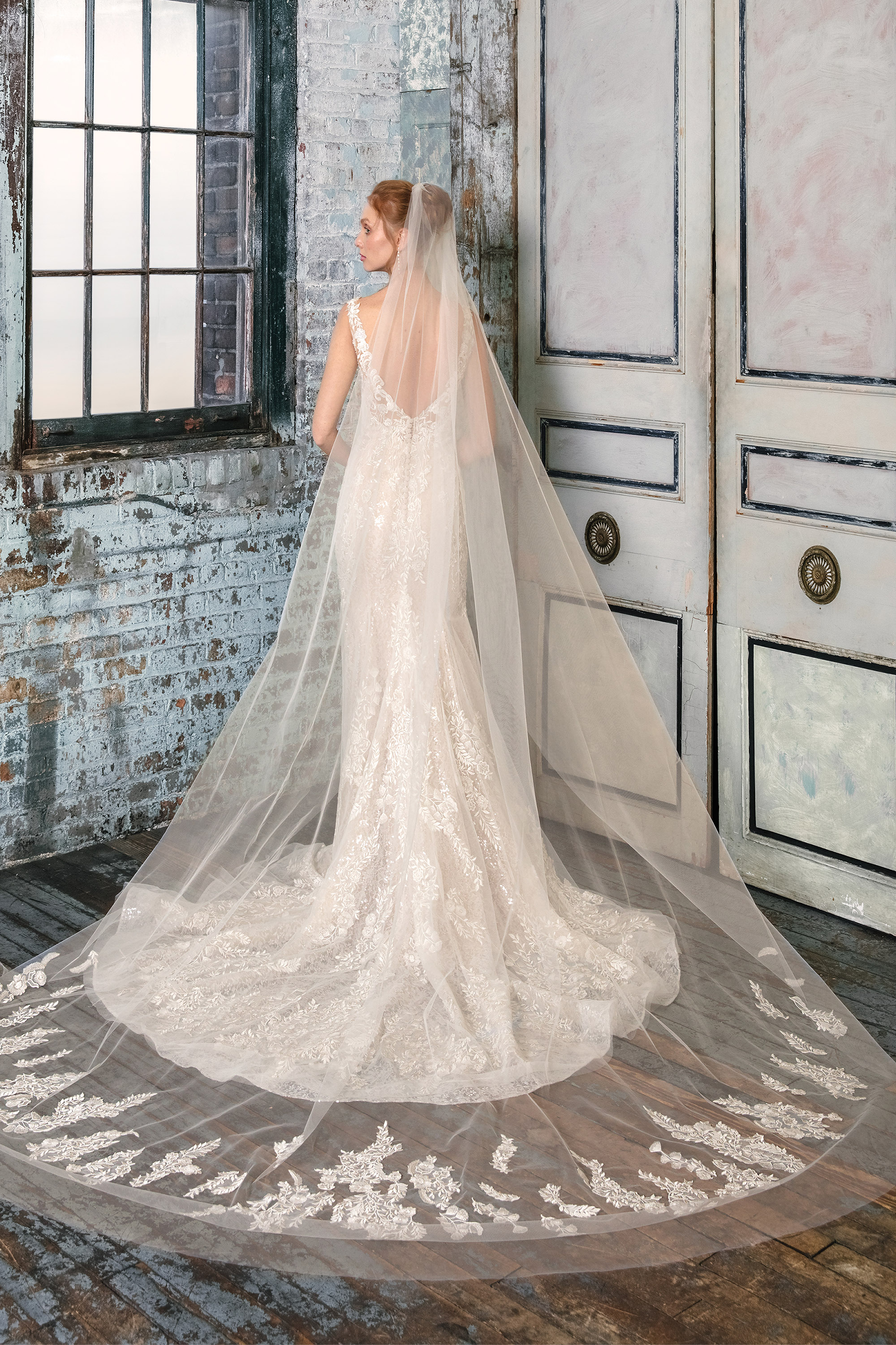 Style 99006. Credits: Justin Alexander Signature.