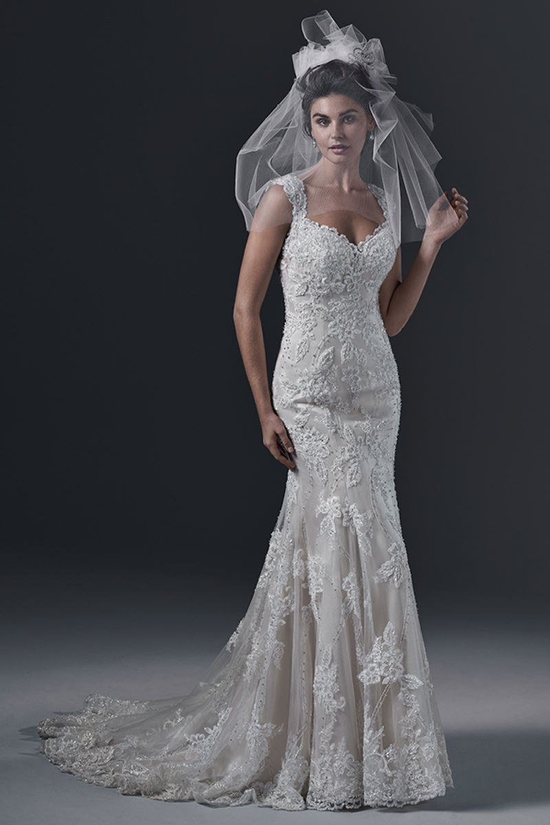 A definição de puro romance pode ser encontrada neste fantástico vestido fit-and-flare que apresenta pormenores em renda com pérolas bordadas e cristais Swarovski. Decote em forma de coração e mangas muito femininas. Terminado com botões em vez de um fecho.
<a href="http://www.sotteroandmidgley.com/dress.aspx?style=5SC630&page=0&pageSize=36&keywordText=&keywordType=All" target="_blank">Sottero and Midgley</a>