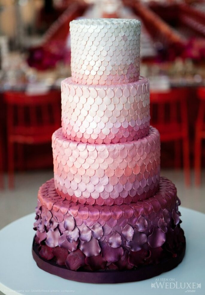 Uma decoração romântica para o seu casamento com pétalas de rosa