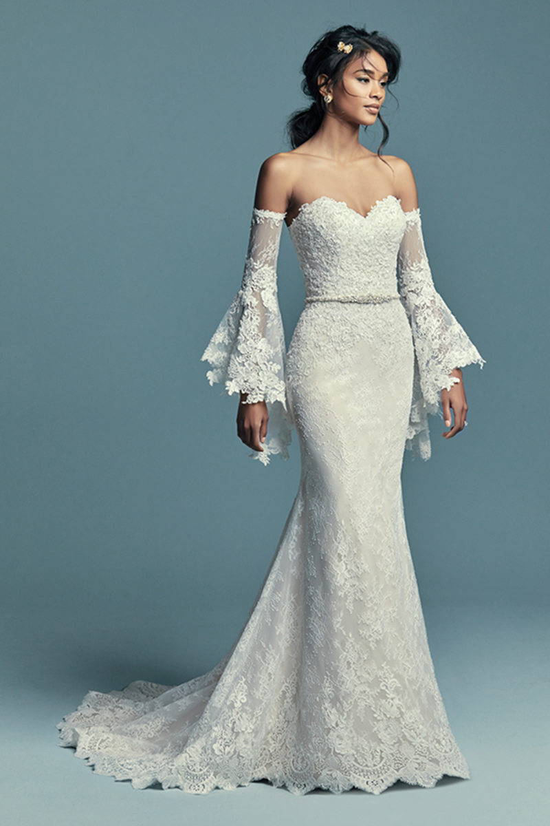 <a href="https://www.maggiesottero.com/maggie-sottero/tenille/11509">Maggie Sottero</a>
Pormenores sofisticados de renda bordado neste vestido de noiva fit-and-flare. Completo com decote em forma de coração sem alças. Terminado com um fecho sobre um espartilho interio