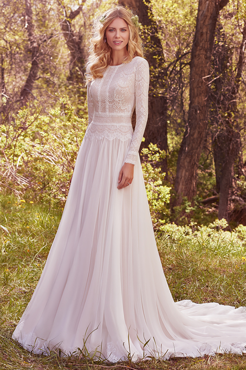 Uma elegância subtil é encontrada nesta renda que compõe o vestido em linha-A com um decote barco e mangas compridas. Terminado com um fecho de correr.
<a href="https://www.maggiesottero.com/maggie-sottero/deirdre-marie/10156?utm_source=mywedding.com&utm_campaign=spring17&utm_medium=gallery" target="_blank">Maggie Sottero</a>