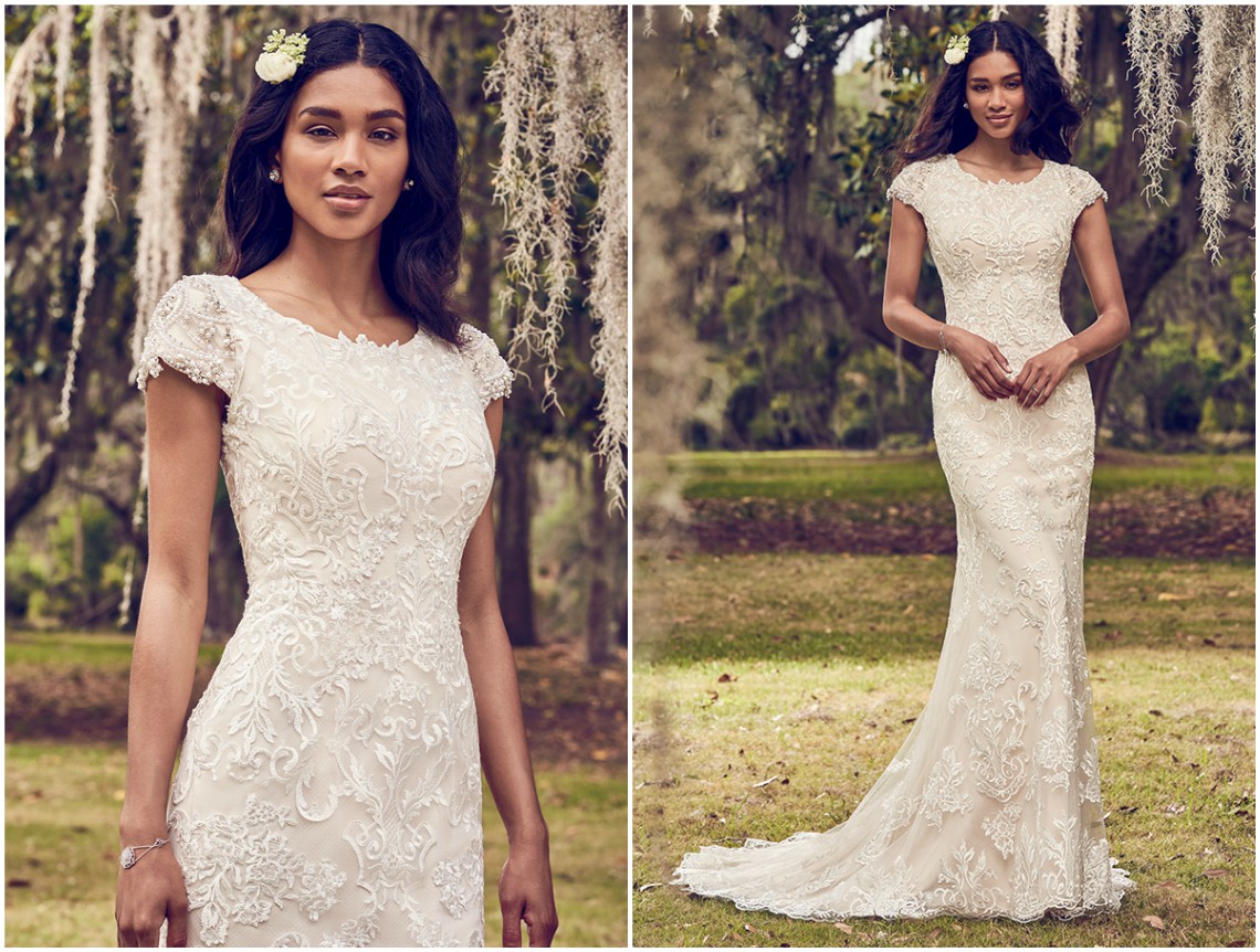 Vestido de noiva cingido à figura, coberto por renda em cima de tule, adornado com cristais Swarovski nas mangas. Completo com decote redondo e fecho zíper. <a href="https://www.maggiesottero.com/maggie-sottero/daisha/11165?utm_source=zankyou&utm_medium=gowngallery" target="_blank">Maggie Sottero</a>