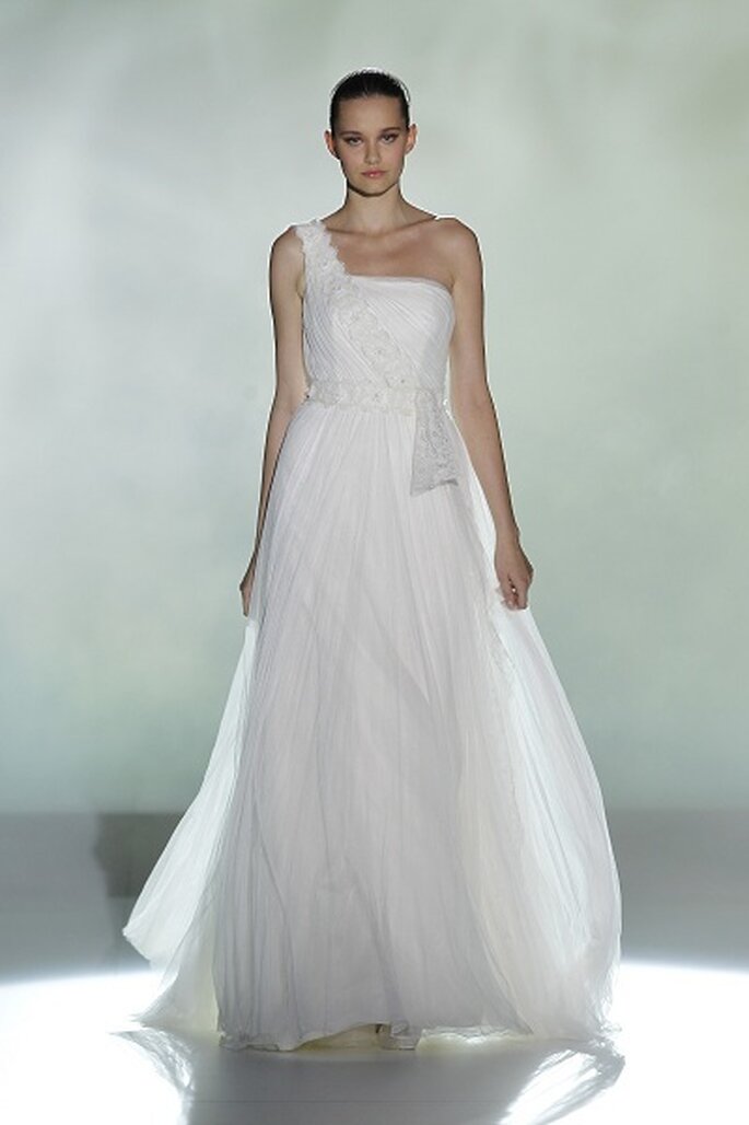 Foto: Ugo Camera / BARCELONA BRIDAL WEEK
<a href="http://zankyou.9nl.de/k3g6">Descubra a nova colecção 2015 de Rosa Clará</a>
