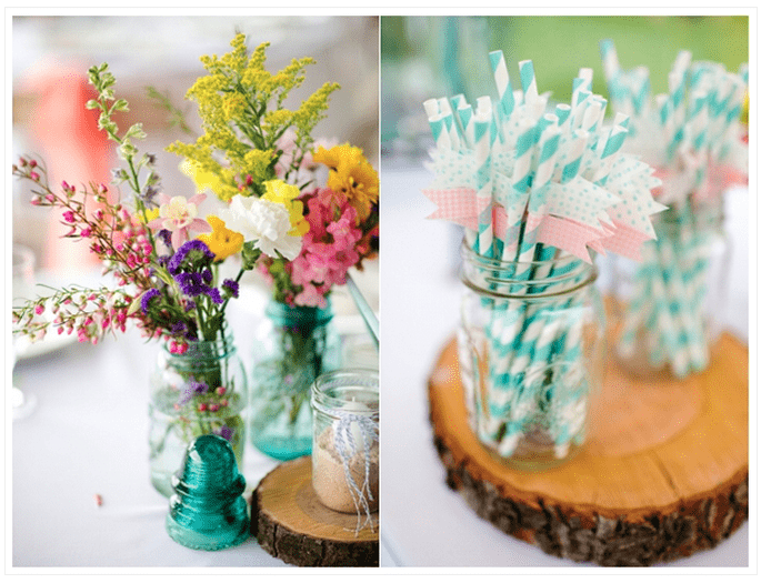 Frascos de cristal com palhinhas e flores para decorar o seu casamento.