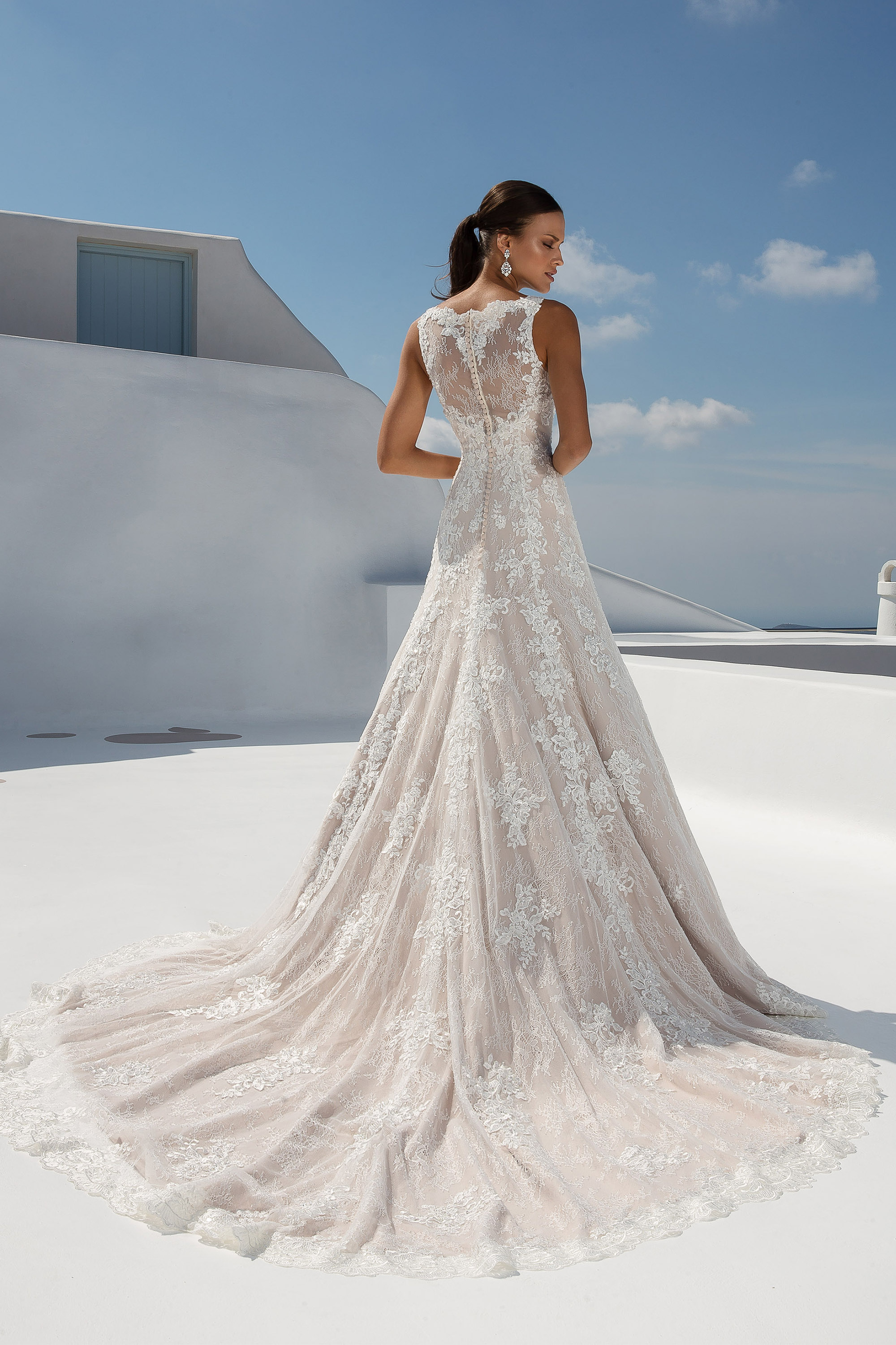 Style 88009. Credits: Justin Alexander