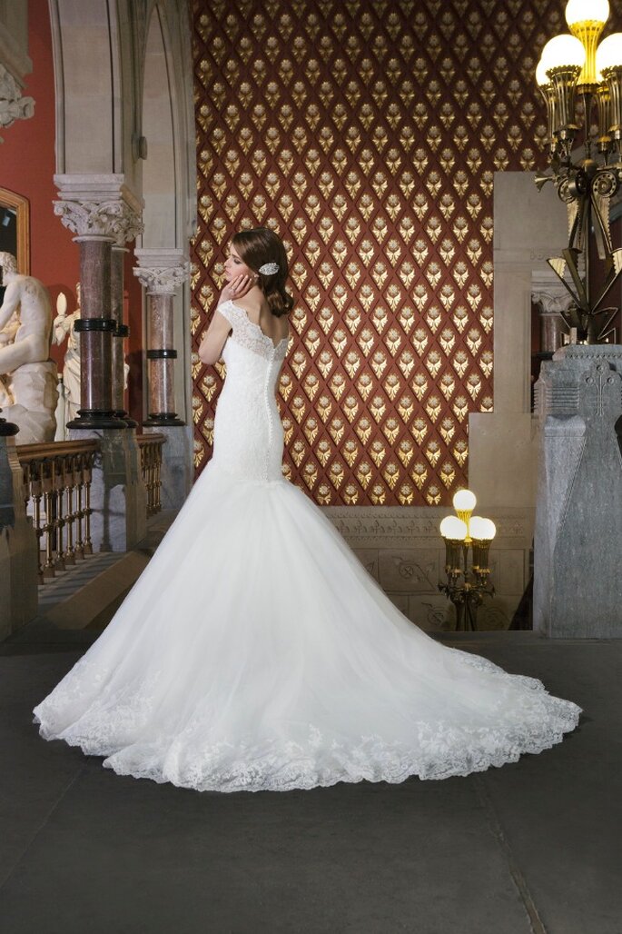 Photo: <a href="http://www.justinalexanderbridal.com/?utm_source=Zankyou&utm_medium=website%20takeover&utm_campaign=Zankyou%20week%20takeover" target="_blank">Justin Alexander</a>