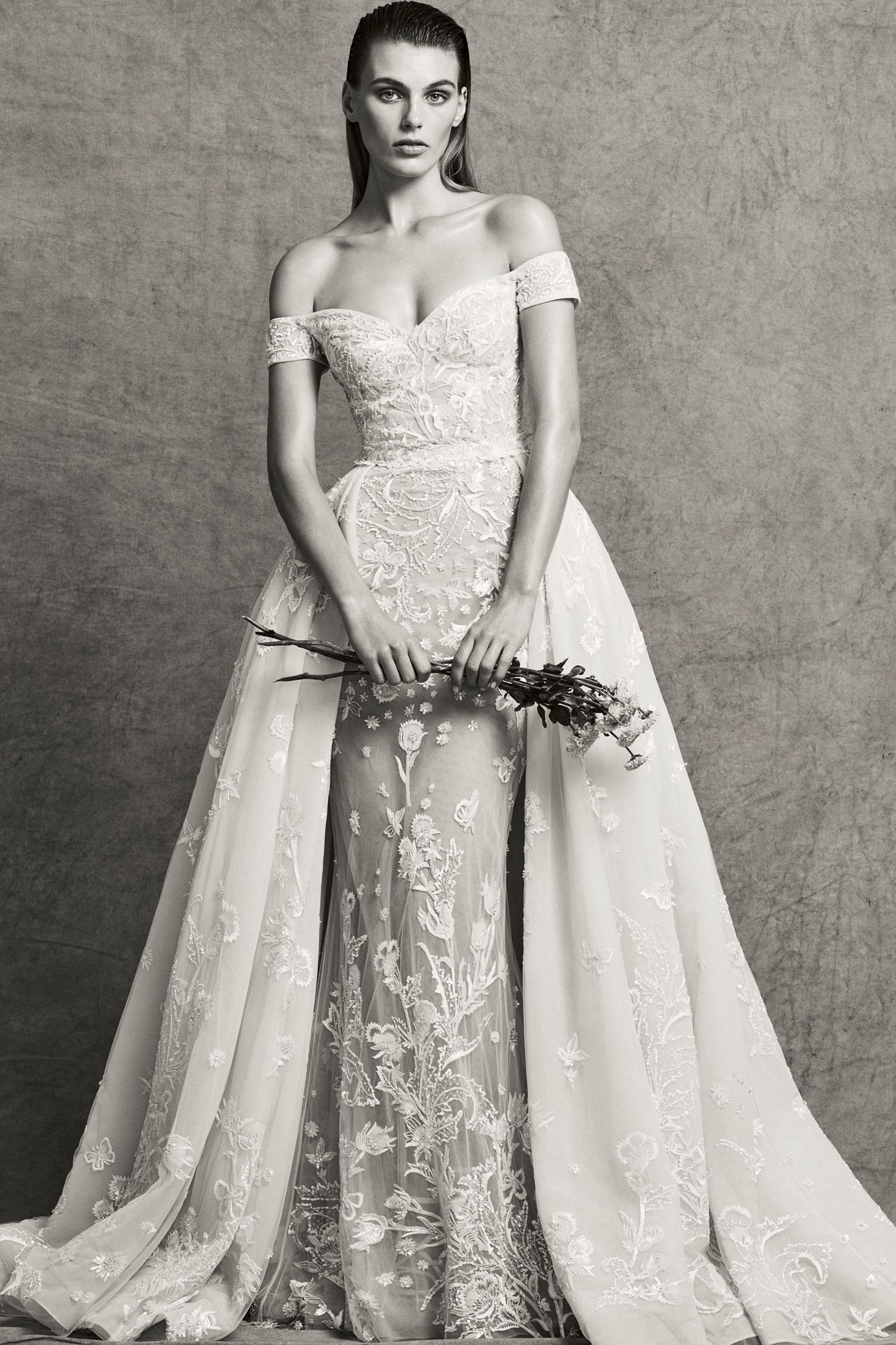 Créditos: Zuhair Murad | Modelo do vestido: Carmina com sobressaia.