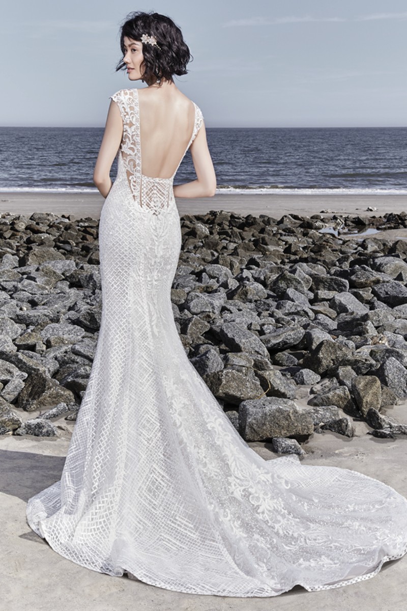 <a href="https://www.maggiesottero.com/sottero-and-midgley/sutton/11571">Maggie Sottero</a>