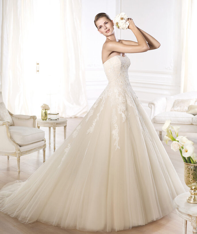 <a href="http://zankyou.9nl.de/n3ig" target="_blank"> Faça a sua marcação para experimentar o seu vestido favorito </a>