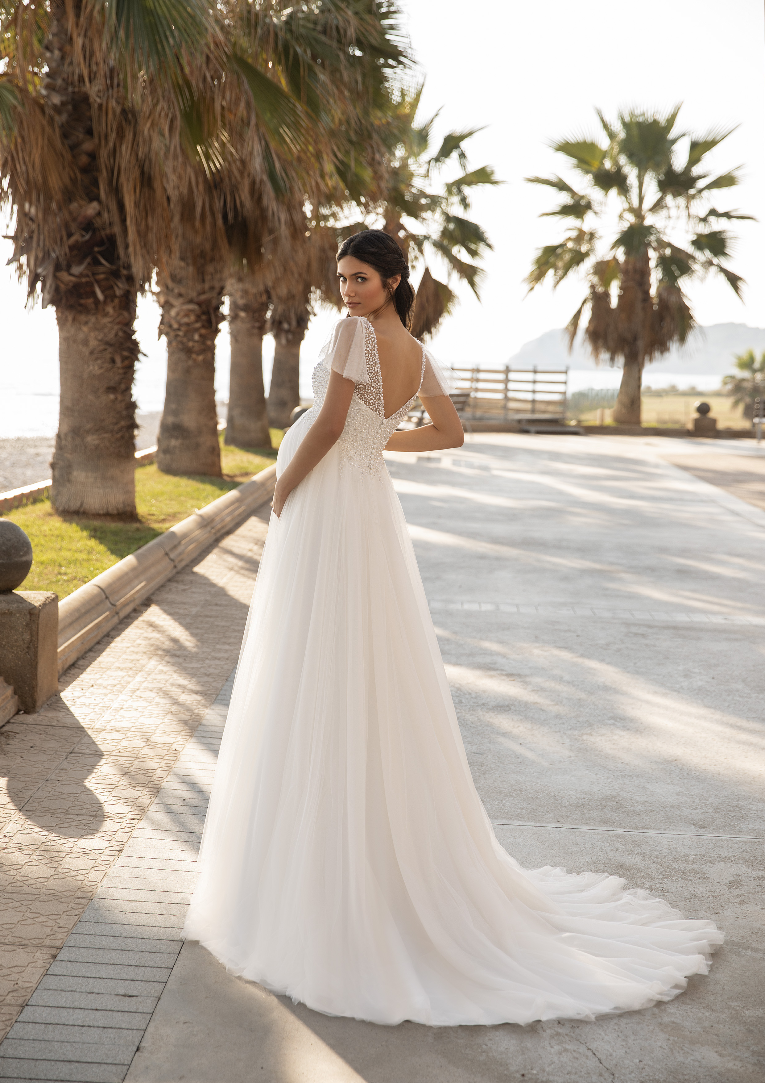 Vestido de noiva da linha maternidade | Modelo Lucky Star da coleção Cápsula Maternidade Pronovias 2021 Cruise Collection