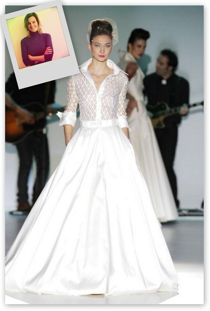Cada dia sonho com o momento do meu casamento! A minha escolha seria este vestido de noiva da colecção 2014 de Isabel Zapardiez. Adoro a camisa justa ao corpo e o decote que marca este desenho. Um modelo original que cumpre plenamente com todos os meus gostos!
Vestido de noiva de Isabel Zapardiez 2014. Credits: Isabel Zapardiez
