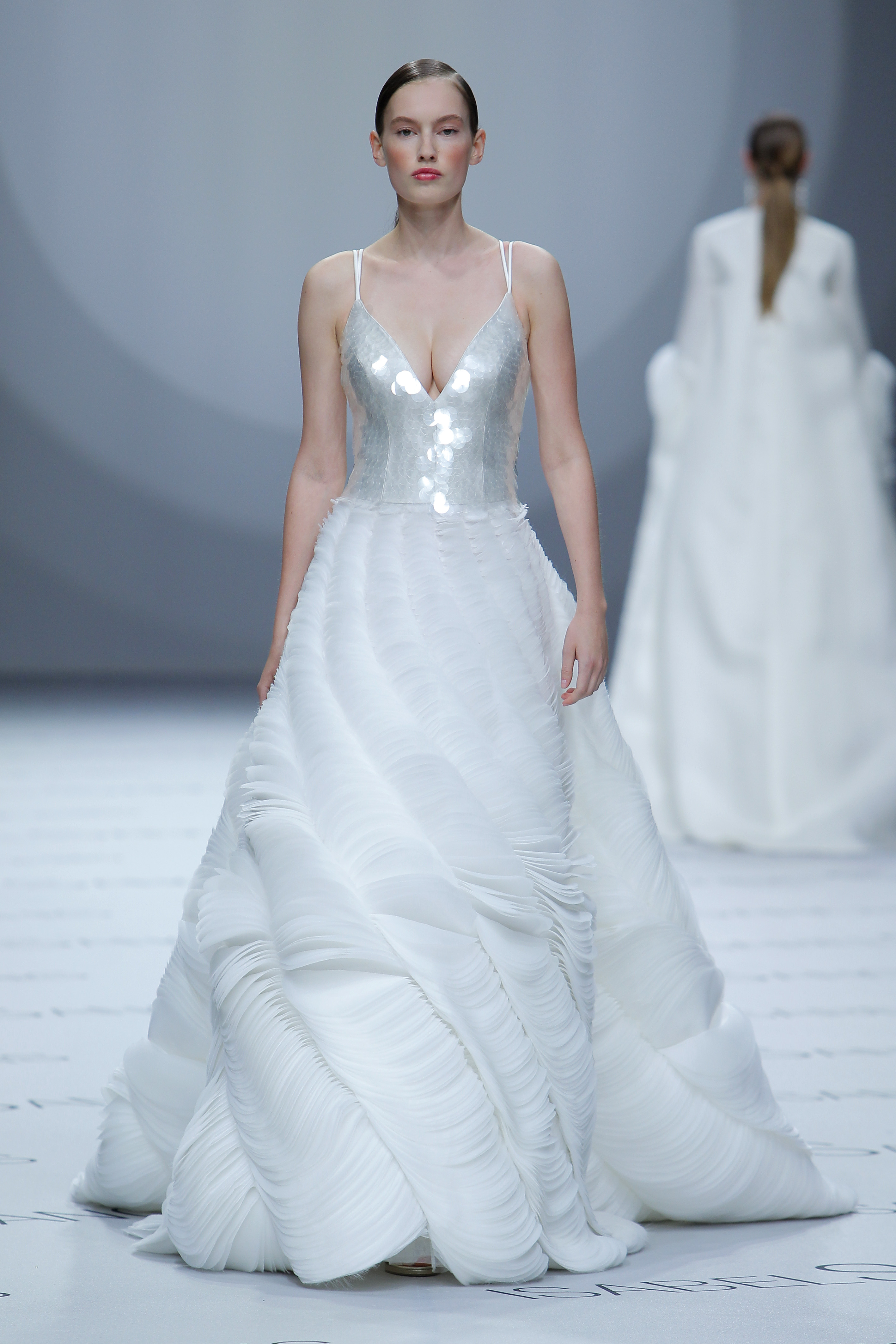 Isabel Sanchis. Créditos: Barcelona Bridal Fashion Week