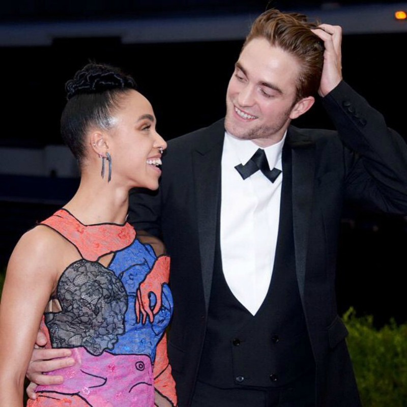 Robert Pattinson y Fka Twigs.