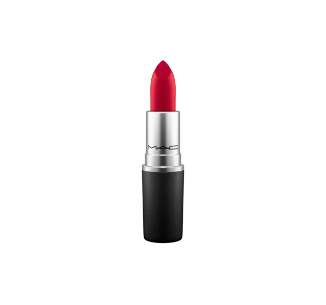 Batom Ruby Woo por MAC Cosmetics.