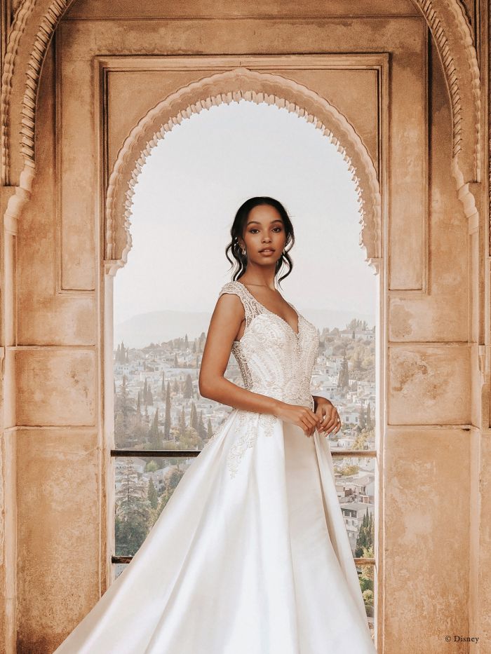 Jasmine by Allure Bridals Style: DP254 (apenas disponível nas lojas Kleinfeld) | Créditos: Disney