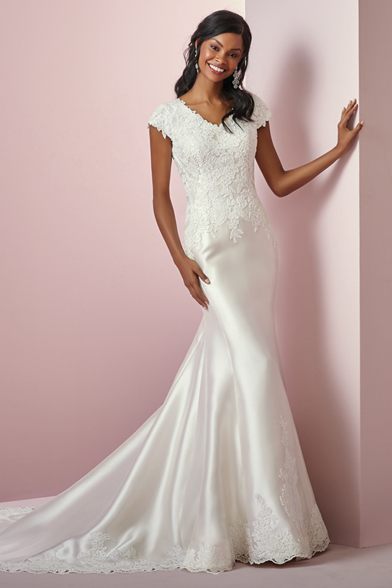 <a href="https://www.maggiesottero.com/rebecca-ingram/laynie-anne/11597" target="_blank">Rebecca Ingram</a>