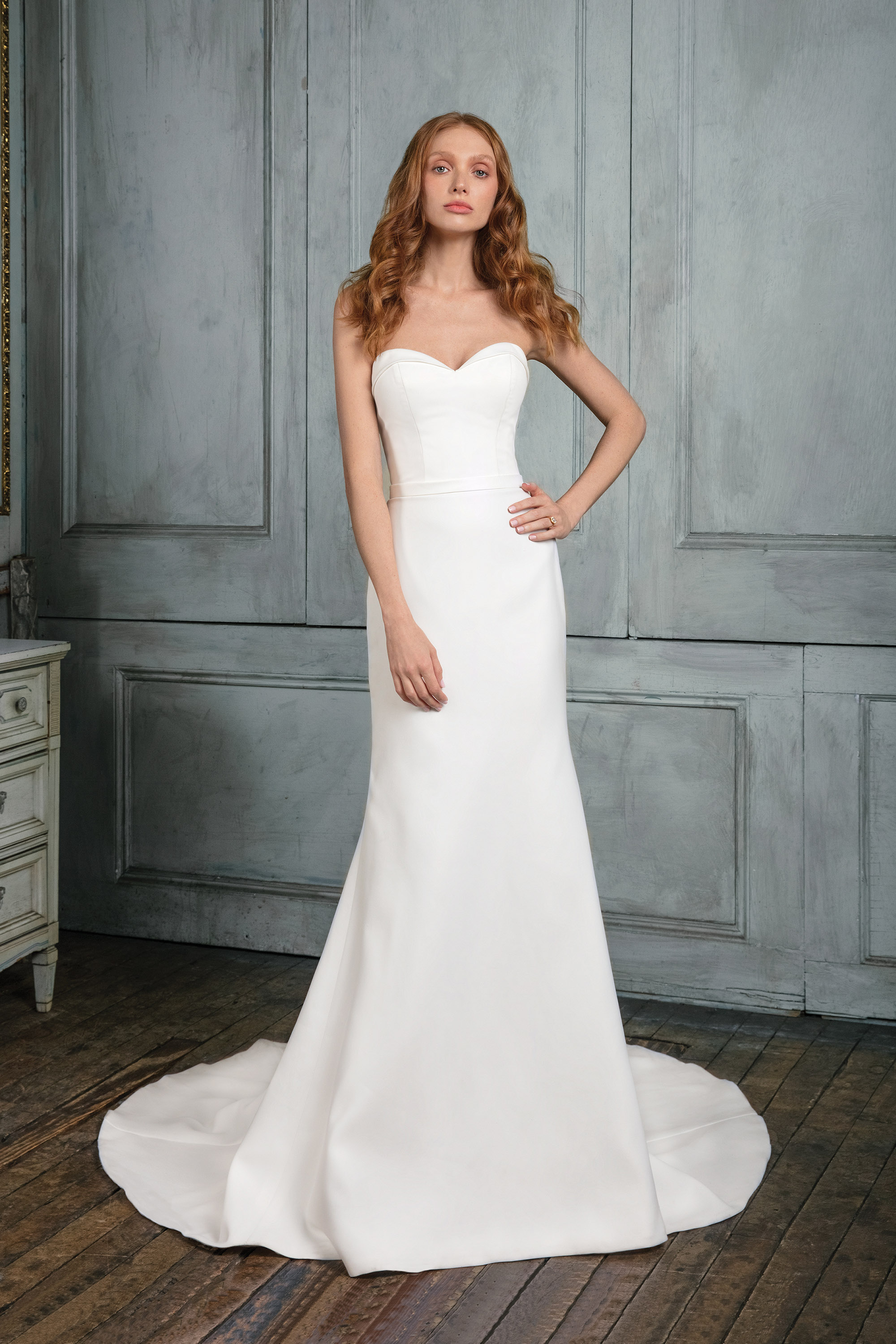 Style 99021. Credits: Justin Alexander Signature.