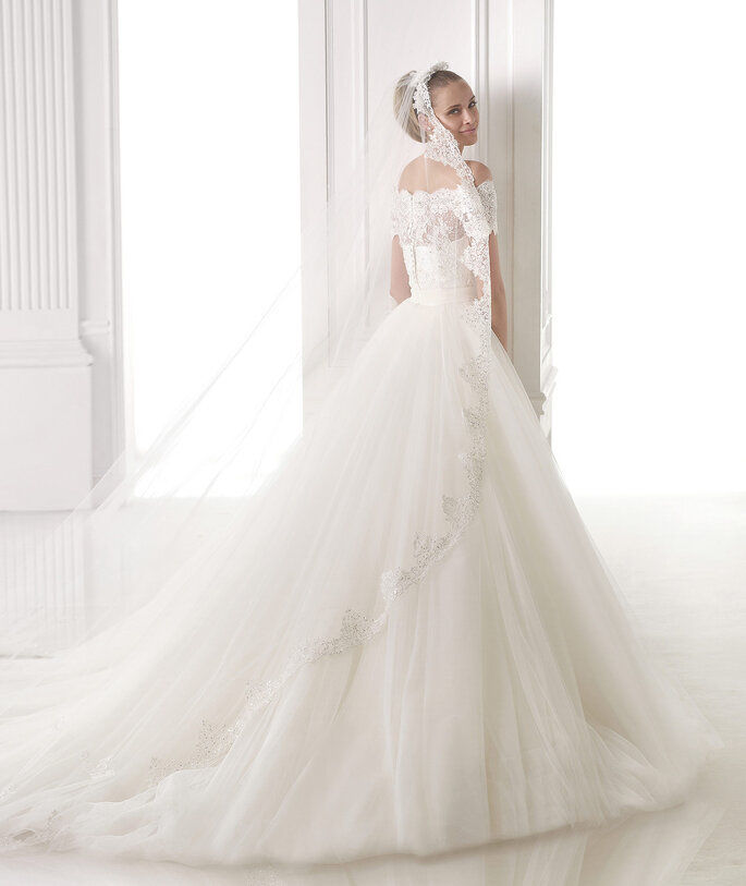 <a href="http://zankyou.9nl.de/n3ig" target="_blank"> Faça a sua marcação para experimentar este vestido! </a>