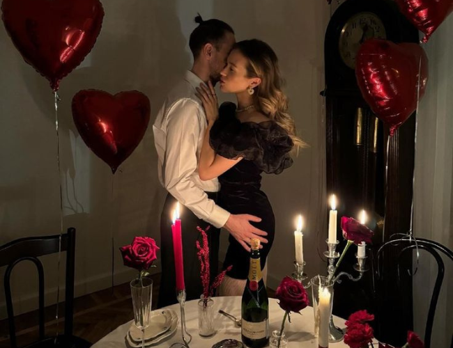 Decore a sua mesa para um jantar do Dia dos Namorados muito romântico