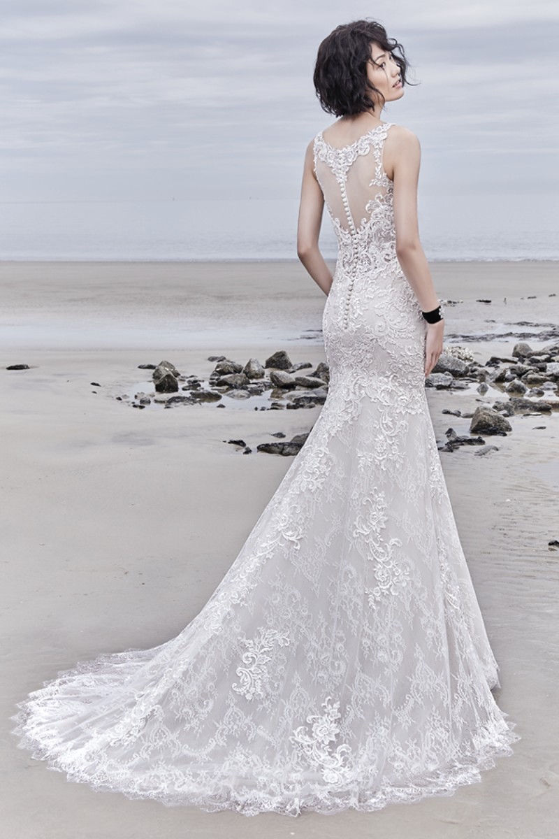 <a href="https://www.maggiesottero.com/sottero-and-midgley/avonte/11518">Maggie Sottero</a>