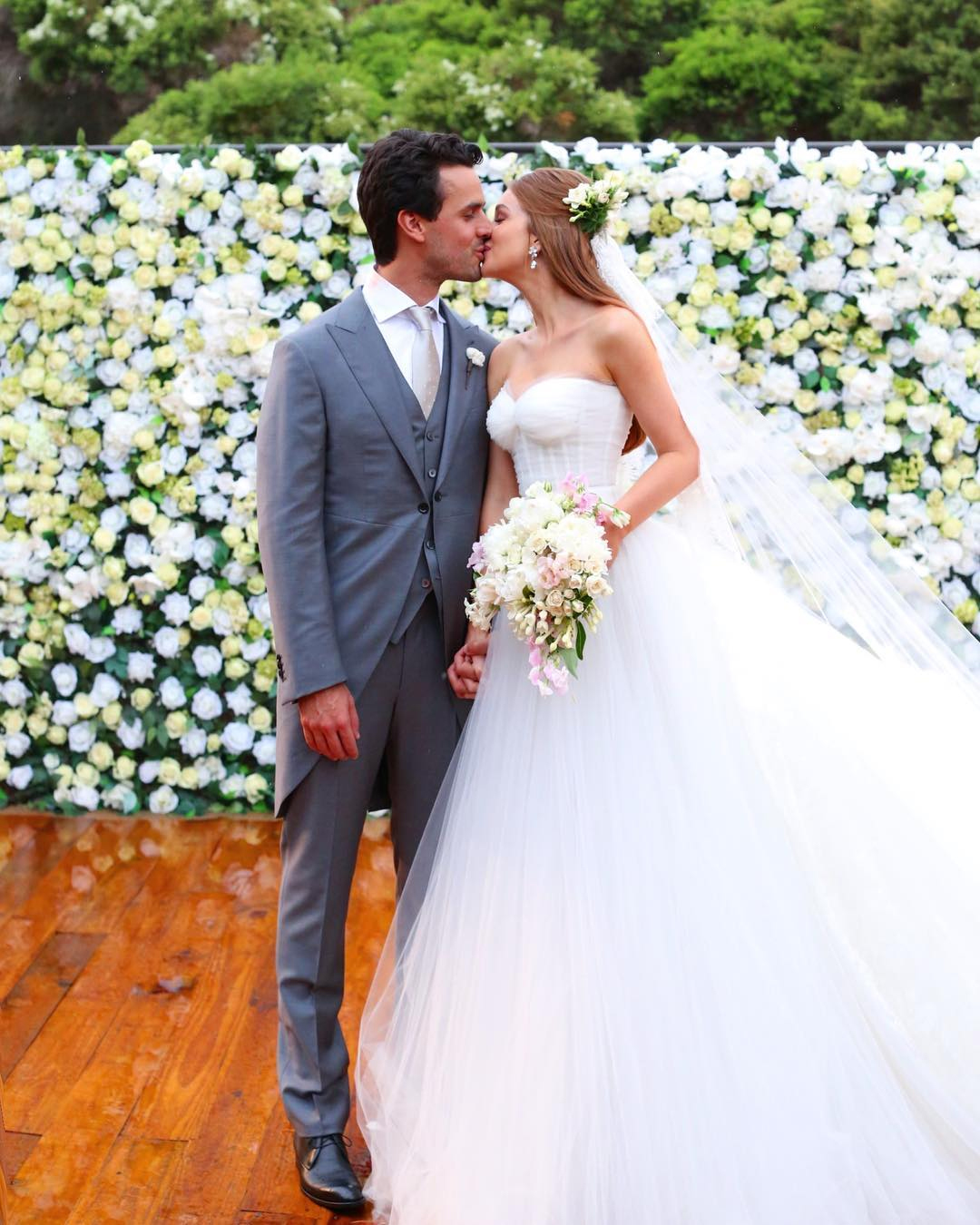 A atriz brasileira Marina Ruy Barbosa casou com Alexandre (Xande) Sarnis Negrão em outubro, protagonizando um dos casamentos do ano.