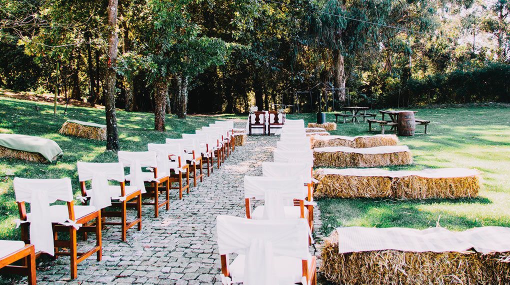 Espaço especiais para celebrar o seu casamento: <a href="https://www.zankyou.pt/f/quinta-da-eira-404867/card/visit-web"> Quinta da Eira</a> - Porto: Bustelo 