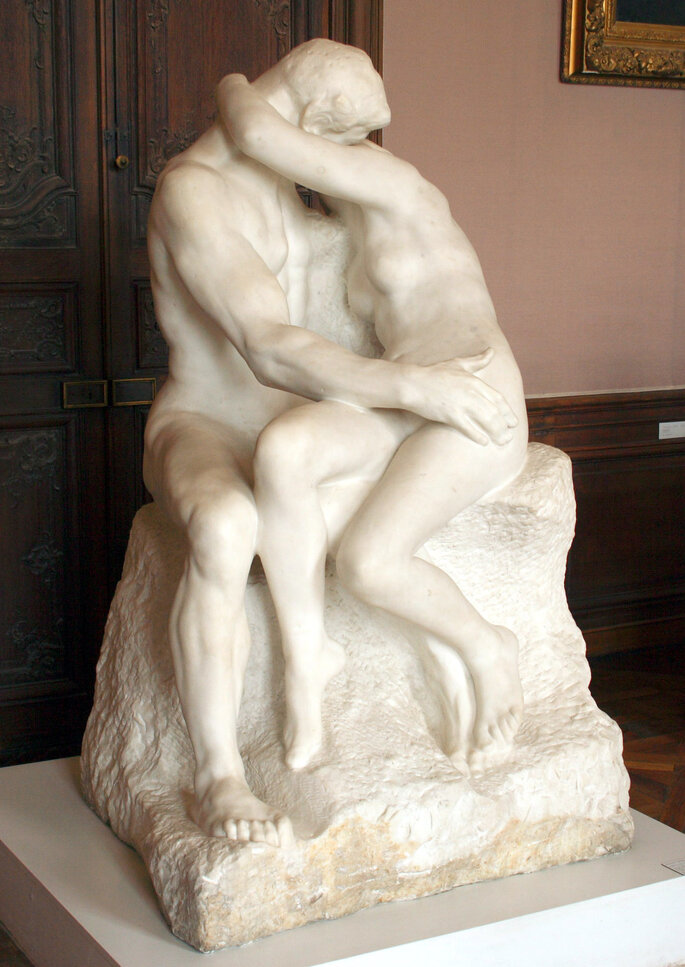 a estátua "O Beijo", de Rodin, exposta no o Museu Ny Carlsberg Glyptotek, em Copenhaga.