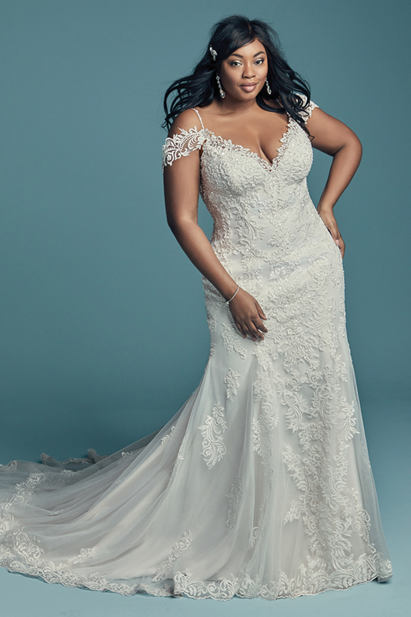 <a href="https://www.maggiesottero.com/maggie-sottero/della-lynette/11466">Maggie Sottero</a>
Pormenores de renda bordados com cristais Swarovski cai em cascada ao longo do tule que constitui este vestido de noiva fit-and-flare. Alças finas completam este vestido com um decote profundo em forma de coração. As mangas que colocam os ombros ao descoberto podem ser removidas, de forma a ir ao encontro das preferências da noiva. Terminado com botões cobertos sobre um fecho.