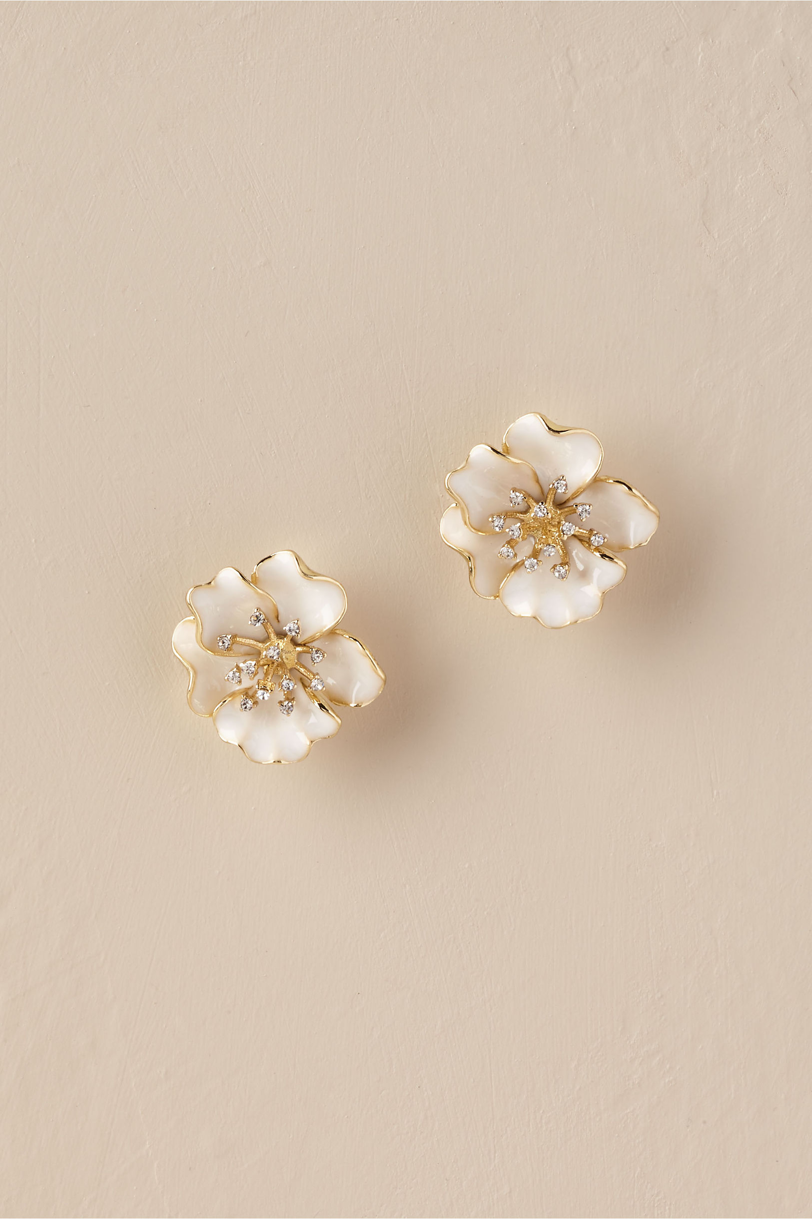 Créditos: Sabina Earrings, Bhldn