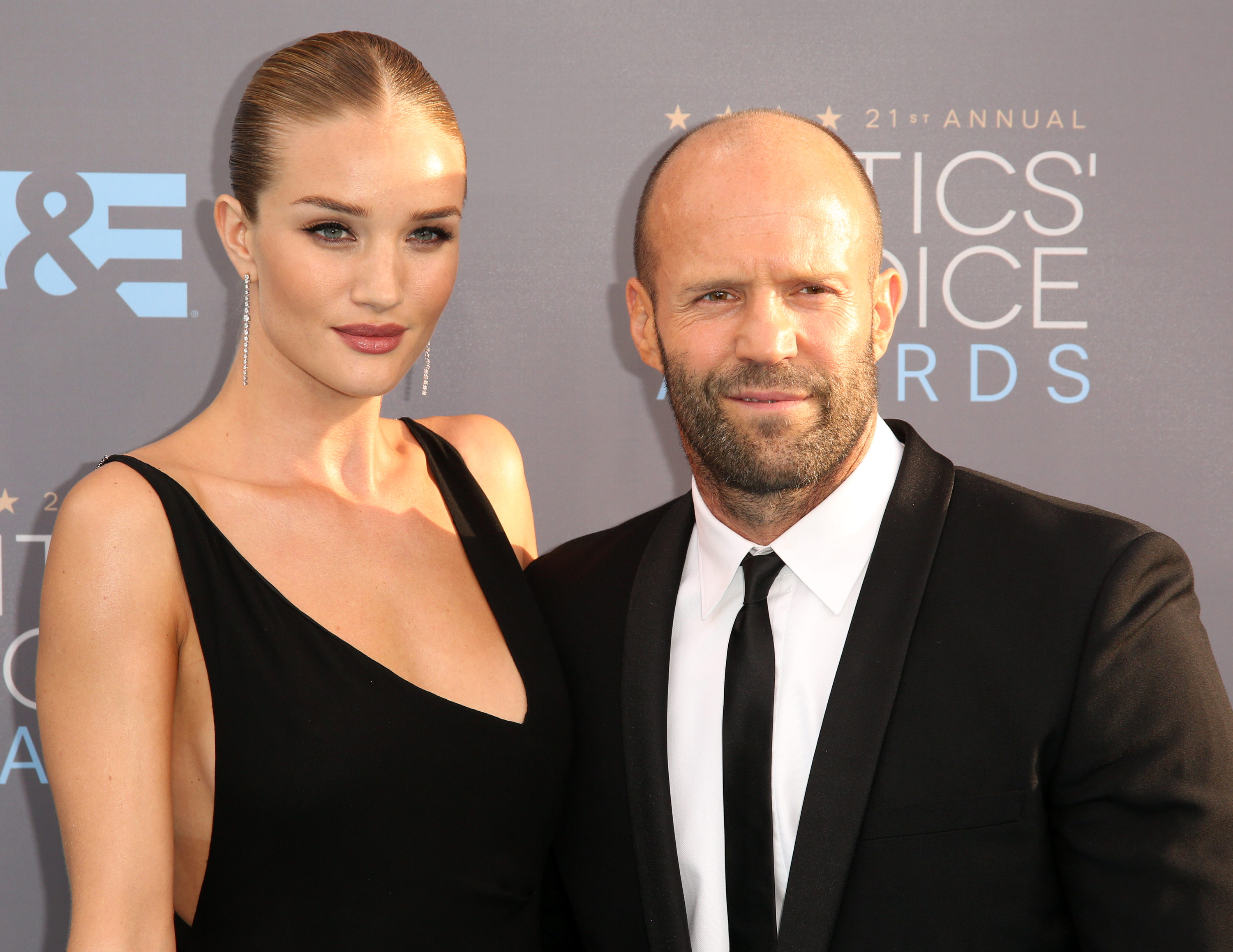 Rosie Huntington Whiteley y Jason Statham.   Credits: Gtres