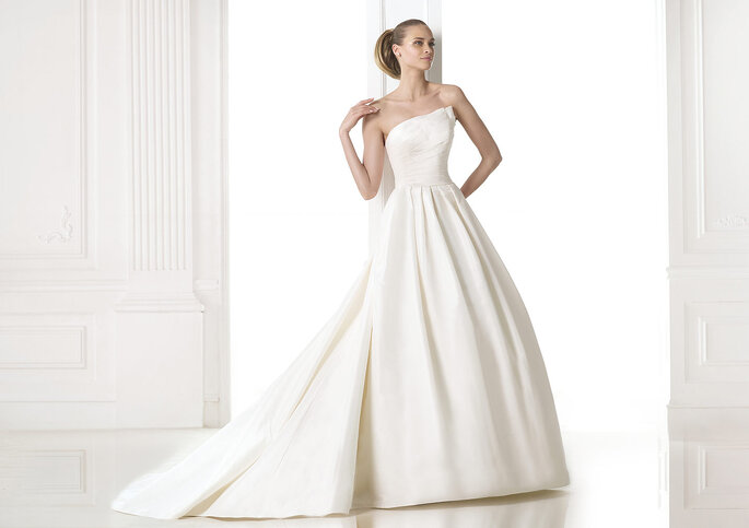 <a href="http://zankyou.9nl.de/n3ig" target="_blank"> Faça a sua marcação para experimentar este vestido! </a>
