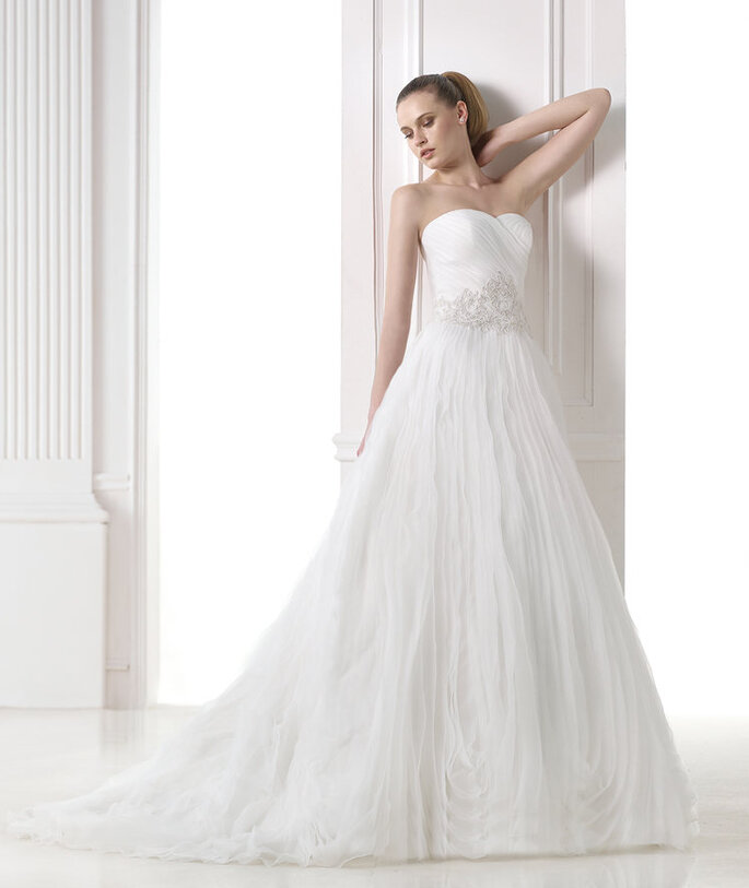 <a href="http://zankyou.9nl.de/n3ig" target="_blank"> Faça a sua marcação para experimentar este vestido! </a>