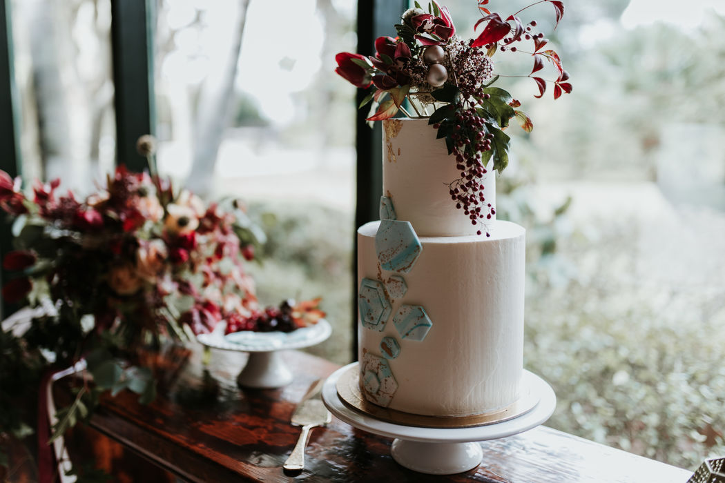 Dê asas à imaginação para bolos de casamento originais, mas cheios de classe e elegância | Créditos: Açúcar À La Carte