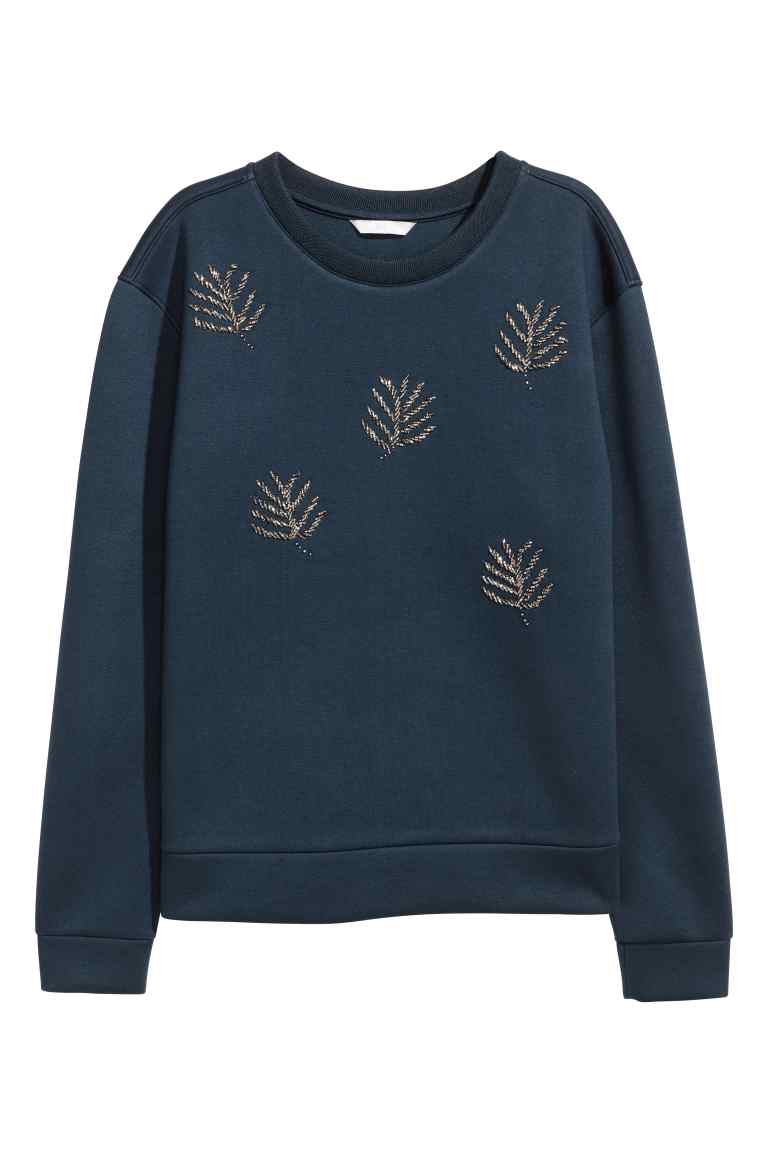Camisola com bordado de contas da H&M (39,99 euros)
