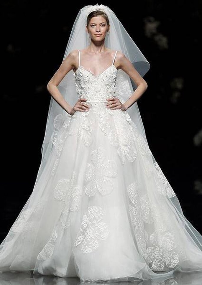 <a href="http://zankyou.9nl.de/nfw4">Peça a sua marcação para provar a nova Colecção Pronovias 2015.</a> 