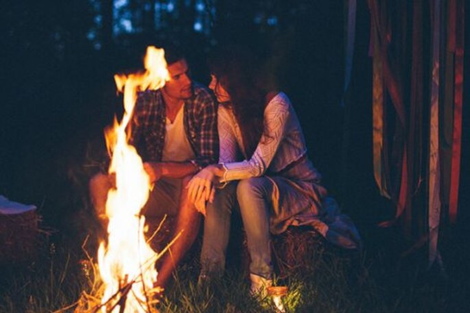 Os convidados à volta da foueira. Foto: Bell Studio.