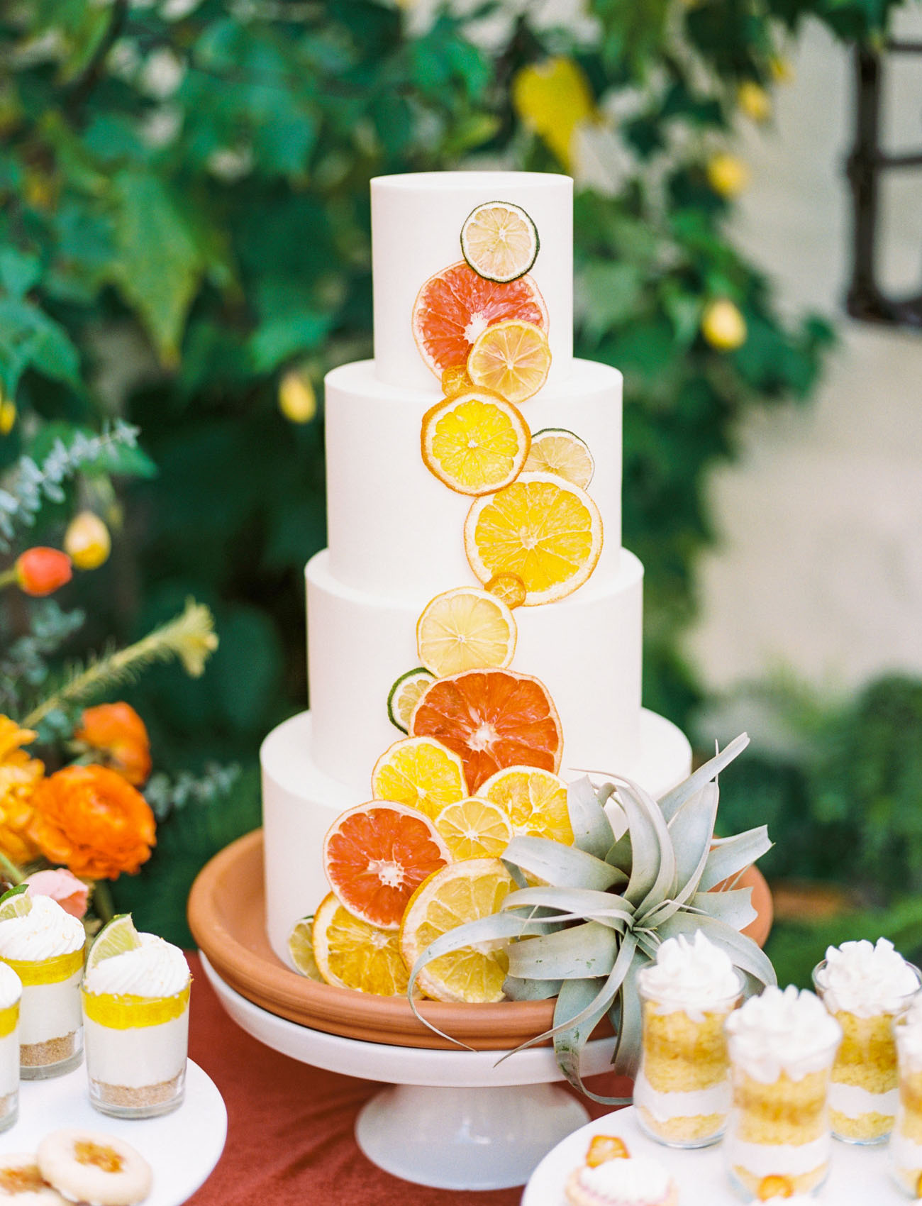 Inspiração para bolos de casamento modernos | Créditos: Olivia Richards Photography
