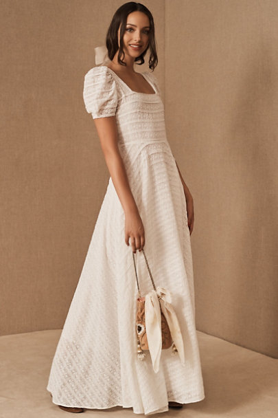 Créditos: BHLDN, Love Shack Fancy Ryan Gown