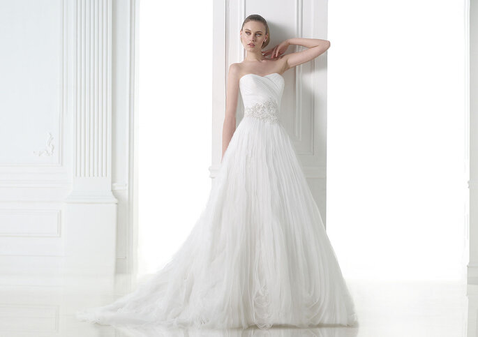 <a href="http://zankyou.9nl.de/n3ig" target="_blank"> Faça a sua marcação para experimentar este vestido! </a>