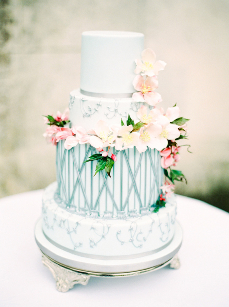 Inspiração para bolos de casamento de 3 andares | Créditos:  Zosia Zacharia Photography